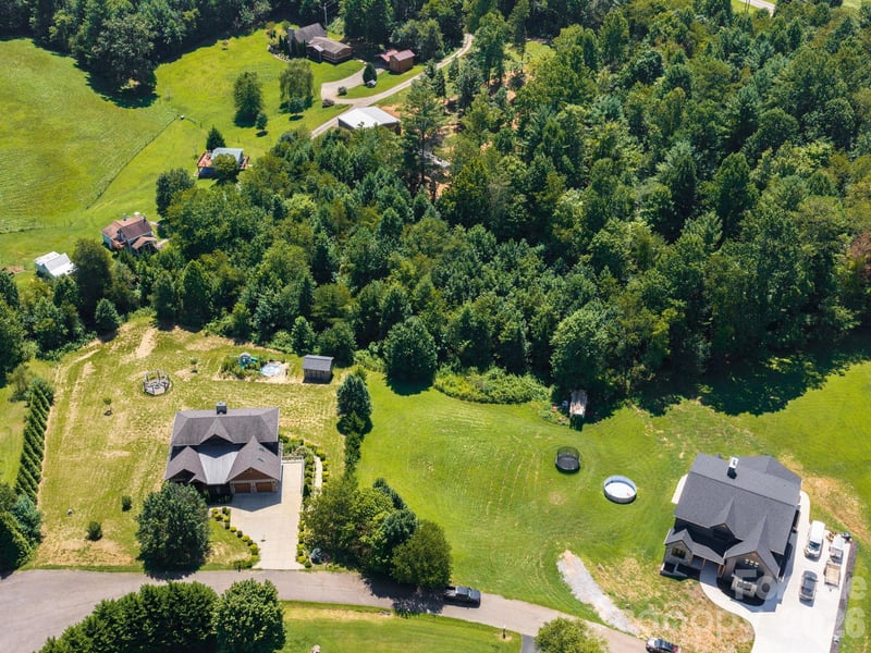 23 Ridge Glen Ln, Leicester, NC 28748