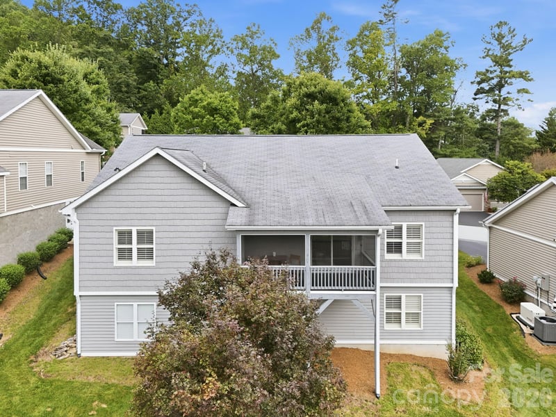231 Shaws Creek Farm Rd, Laurel Park, NC 28739