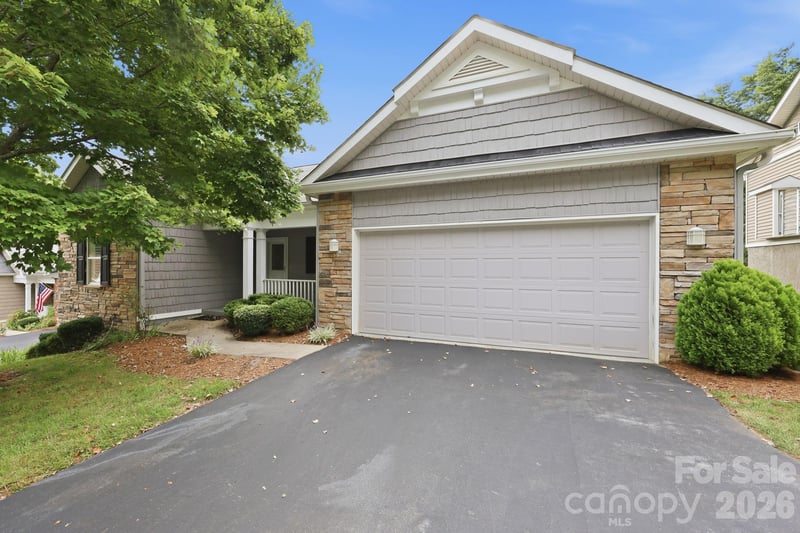 231 Shaws Creek Farm Rd, Laurel Park, NC 28739