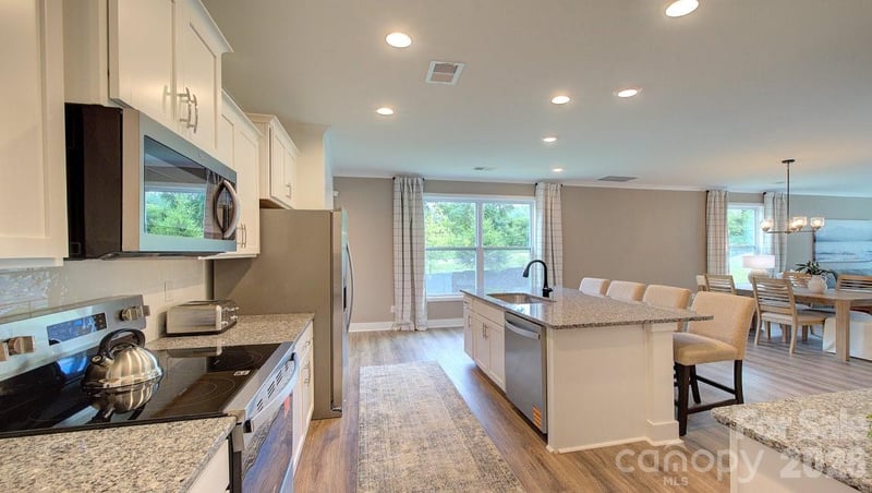 135 Sugg Trl, Weaverville, NC 28787