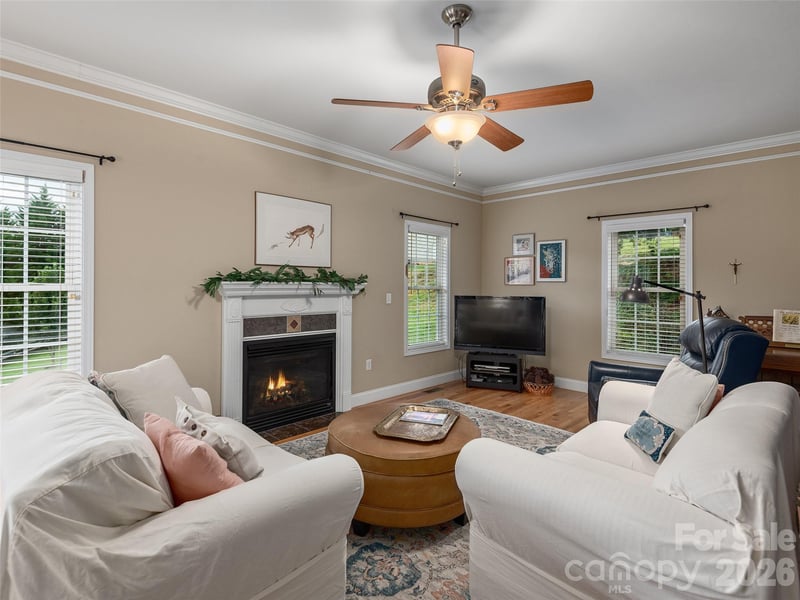 4 Lancaster Ln, Weaverville, NC 28787