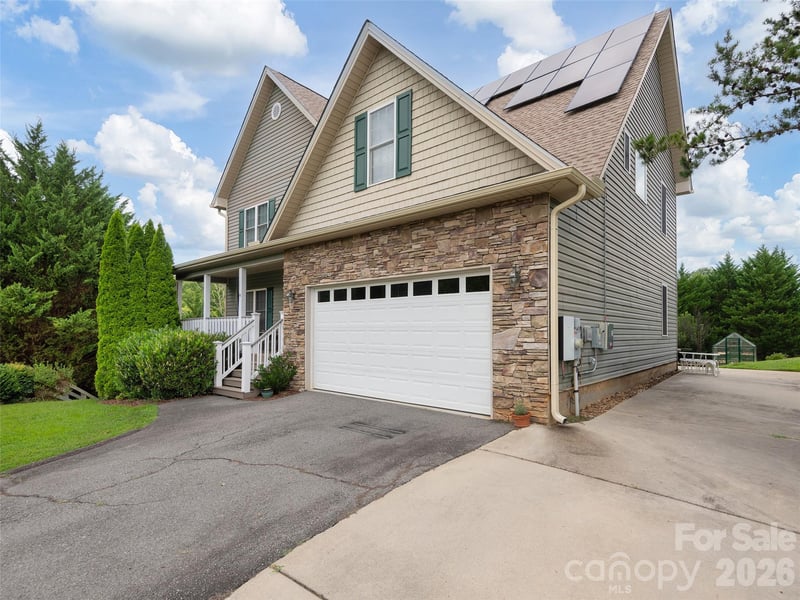 4 Lancaster Ln, Weaverville, NC 28787