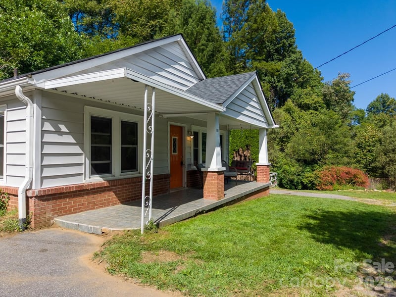 80 Nature Ln, Waynesville, NC 28786