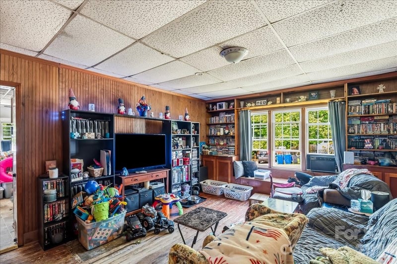 193 Duckworth Ave, Brevard, NC 28712