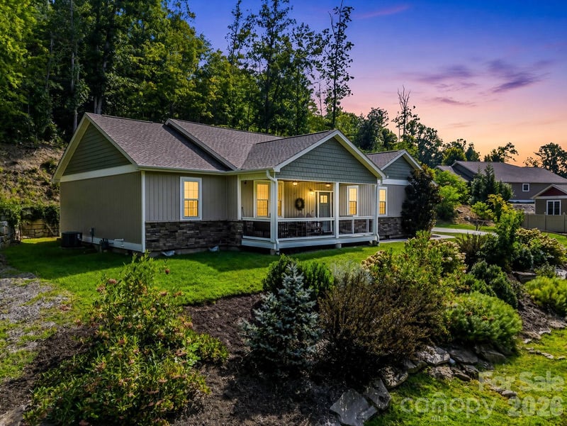 39 Bee Tree Village Pw, Swannanoa, NC 28778