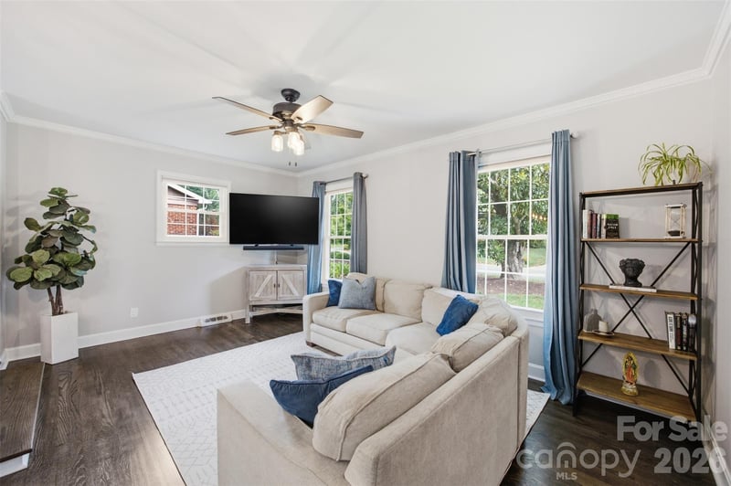 1724 Delchester Dr, Charlotte, NC 28210