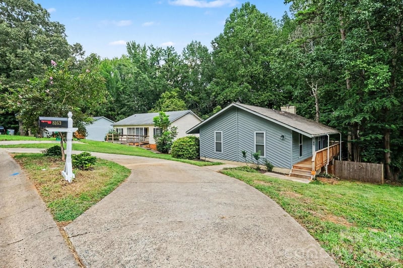 8163 Walnut Creek Ln, Charlotte, NC 28227
