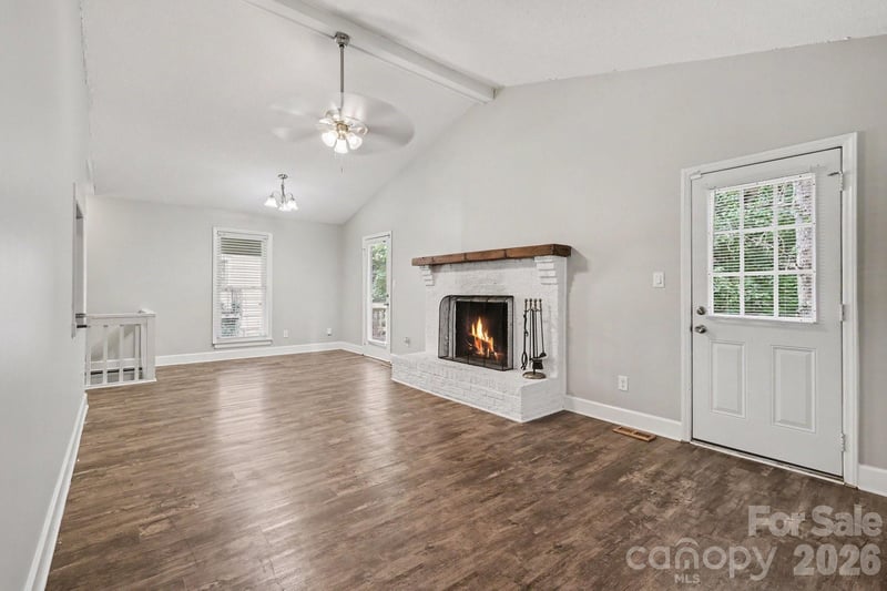 8163 Walnut Creek Ln, Charlotte, NC 28227