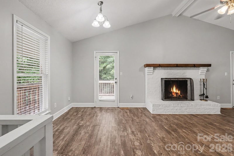 8163 Walnut Creek Ln, Charlotte, NC 28227