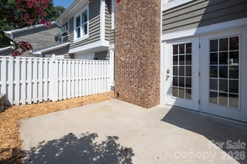 8228 Legare Ct, Charlotte, NC 28210