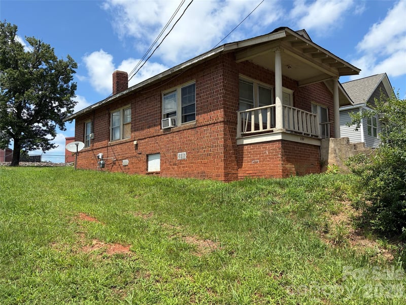 150 Woodlawn Dr, Statesville, NC 28677