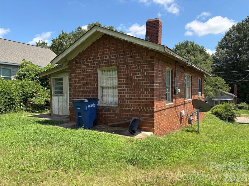 150 Woodlawn Dr, Statesville, NC 28677