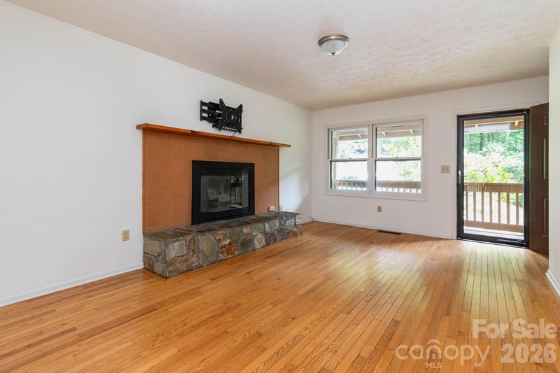 404 Buck Cove Ter, Asheville, NC 28805