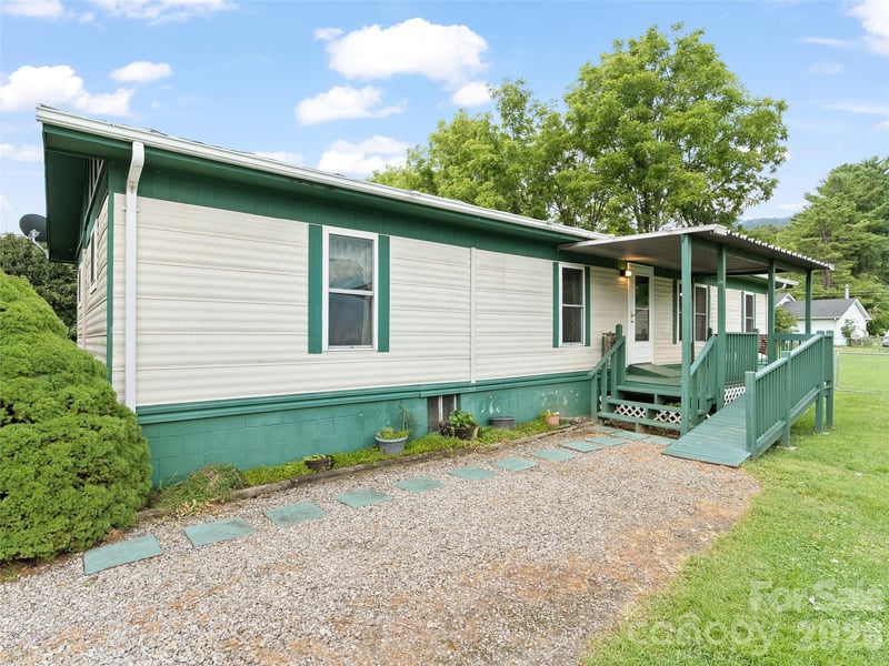 1254 Sulphur Springs Rd, Waynesville, NC 28786