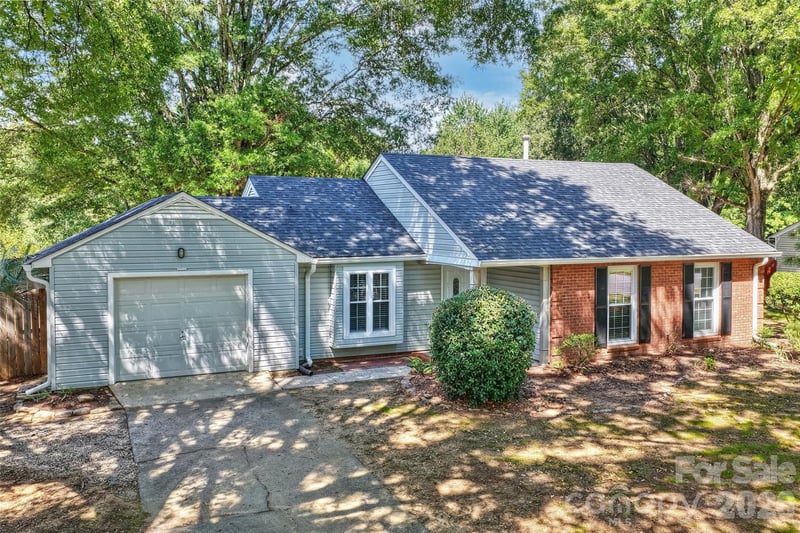 6422 Pineburr Rd, Charlotte, NC 28211