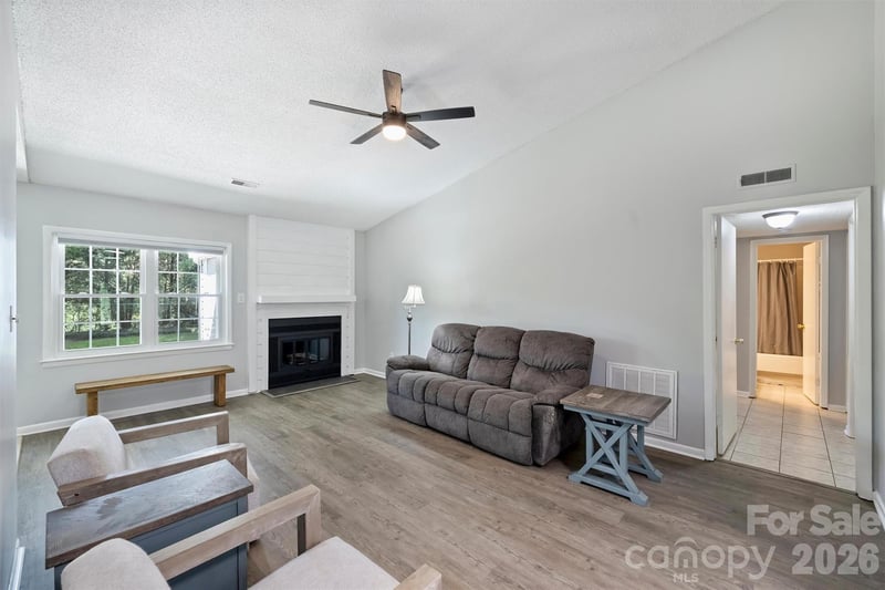 6422 Pineburr Rd, Charlotte, NC 28211