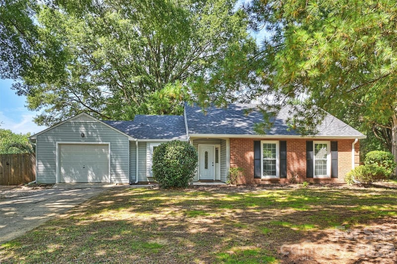 6422 Pineburr Rd, Charlotte, NC 28211