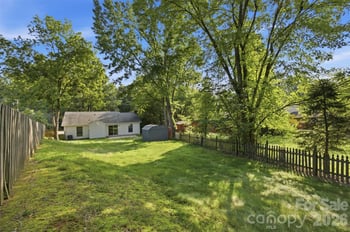 8056 Lawyers Rd, Charlotte, NC 28227