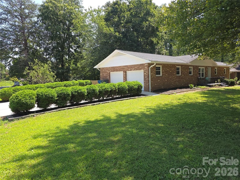 1690 26th St NE, Hickory, NC 28601