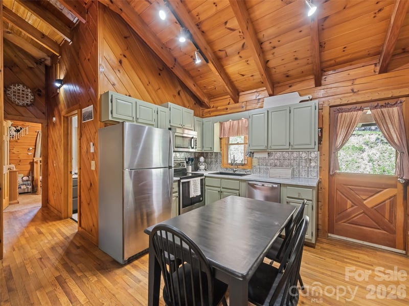 367 Robinson Rd, Clyde, NC 28721