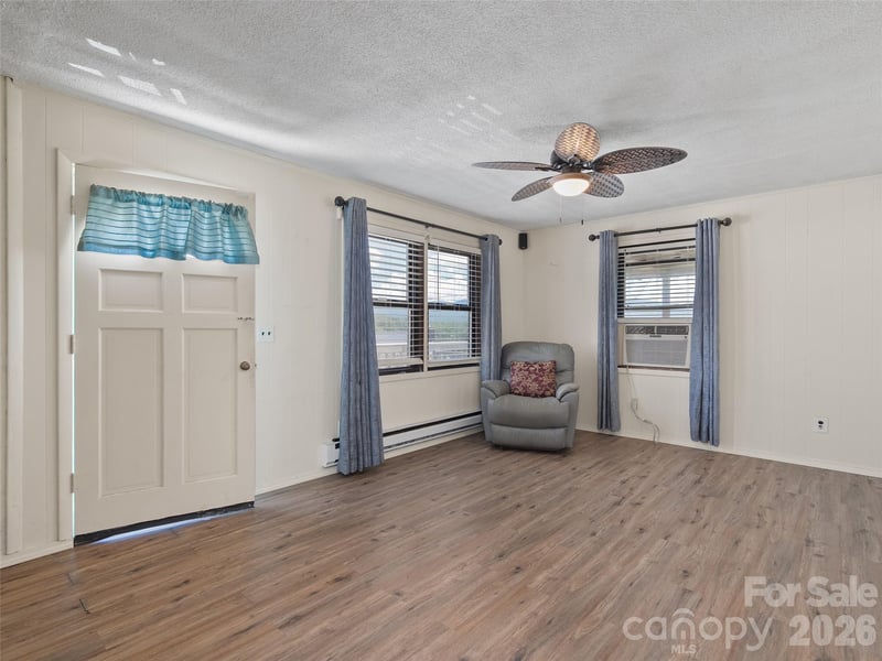 83 Rocky St, Canton, NC 28716