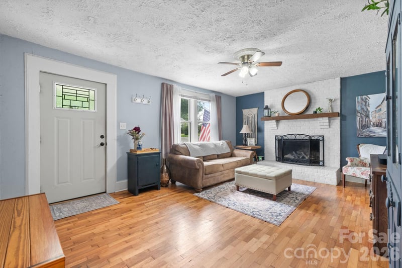 45 26th Ave NE, Hickory, NC 28601