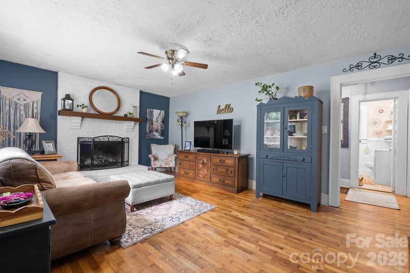 45 26th Ave NE, Hickory, NC 28601