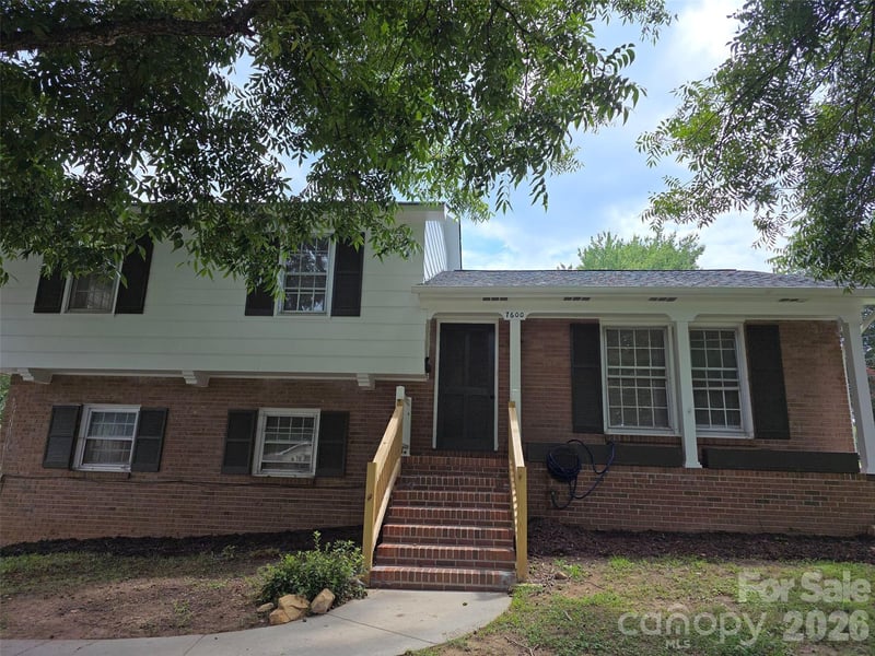 7600 Woodstream Dr, Charlotte, NC 28210