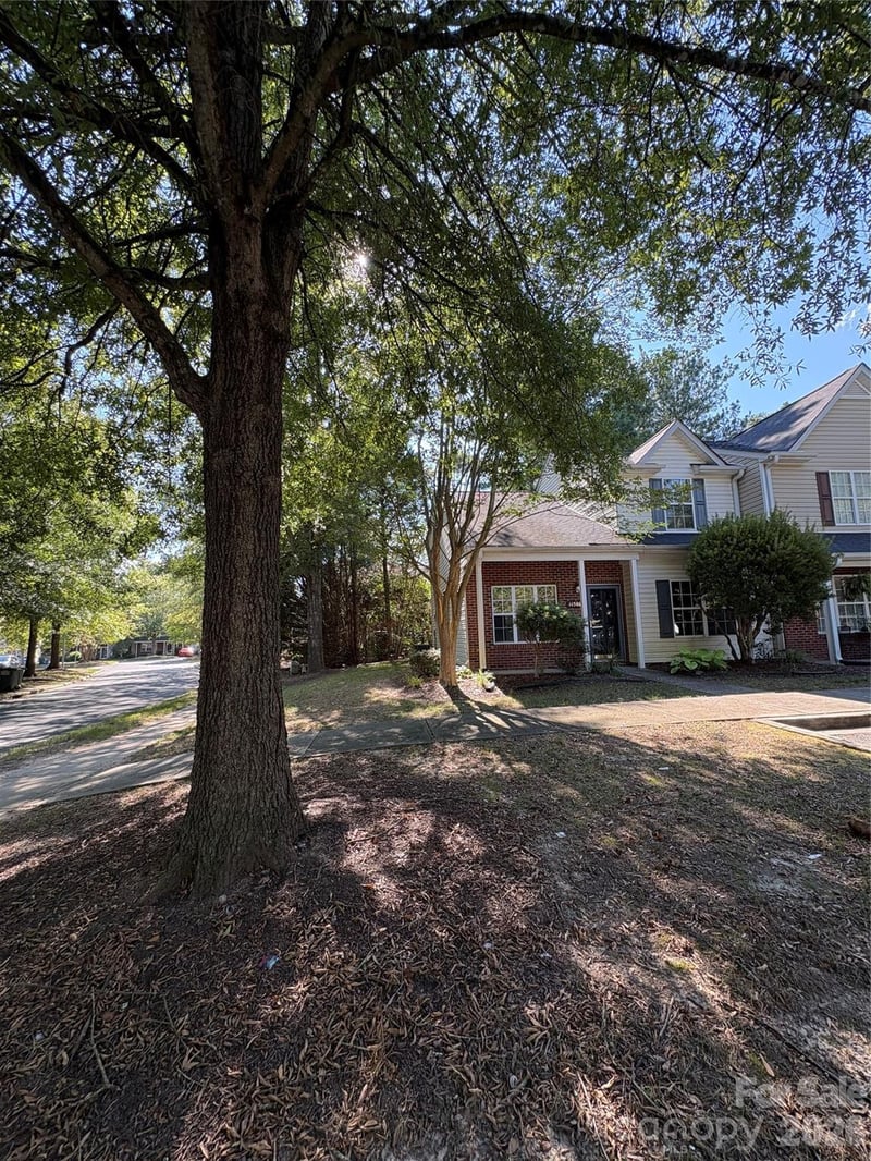 11586 Briddle Hall Ct, Charlotte, NC 28214