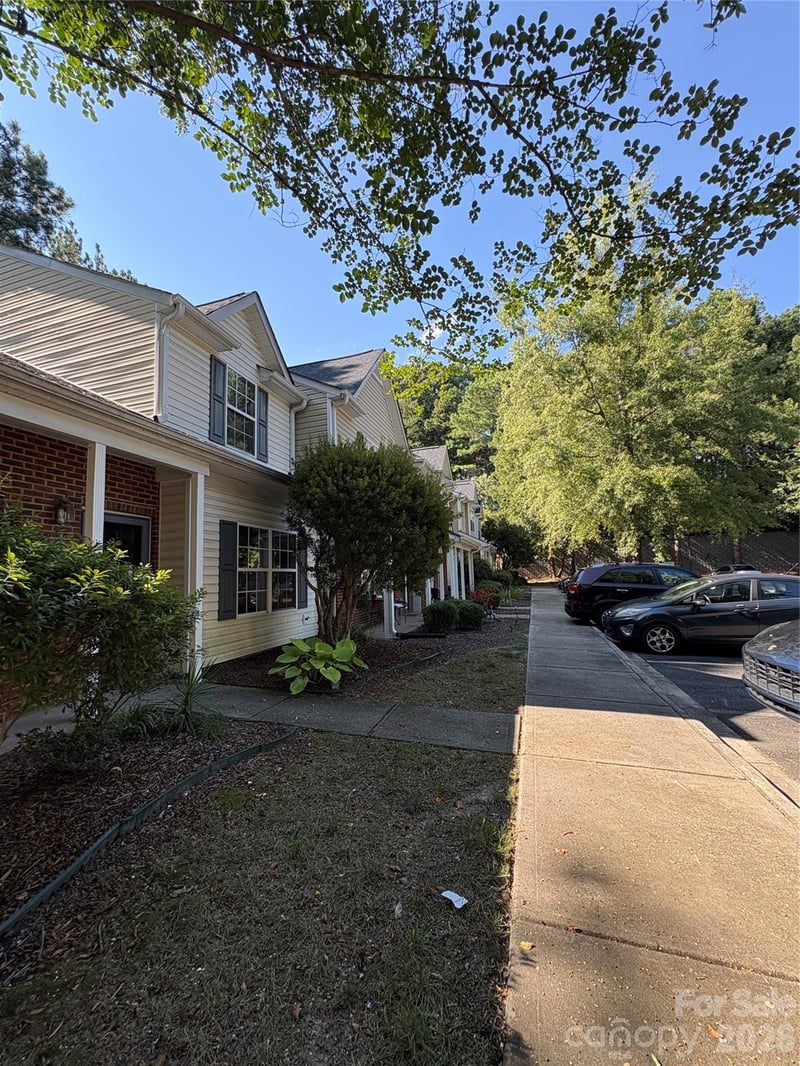 11586 Briddle Hall Ct, Charlotte, NC 28214