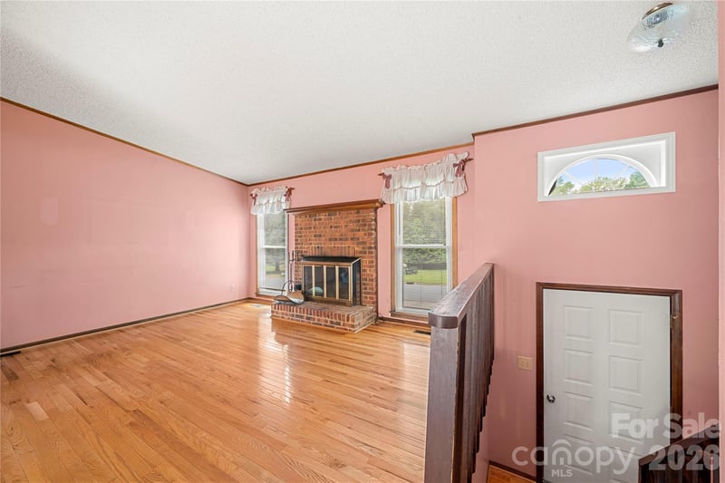 1810 Oak Hollow Rd, Gastonia, NC 28054