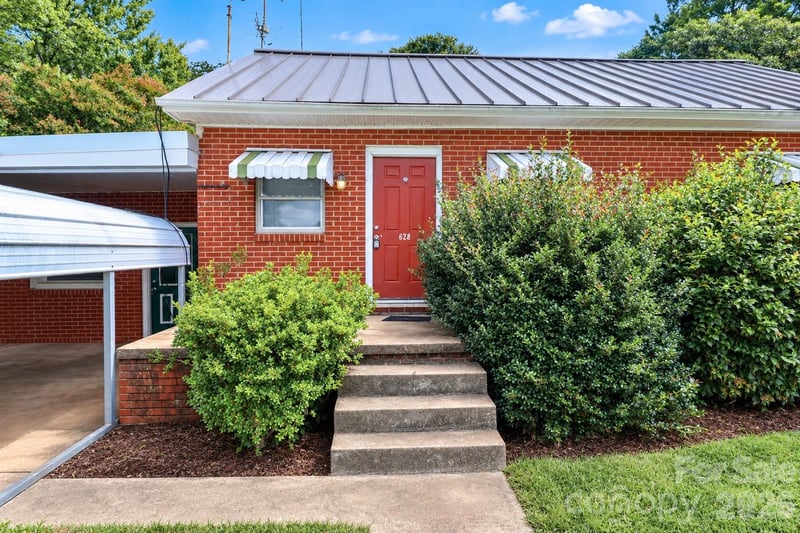 628 N Kelly St, Statesville, NC 28677