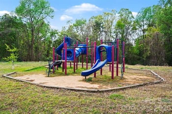 2648 Stream Bank Dr, Charlotte, NC 28269