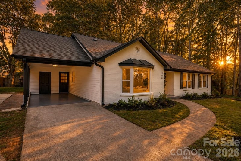 900 Burtonwood Cir, Charlotte, NC 28212