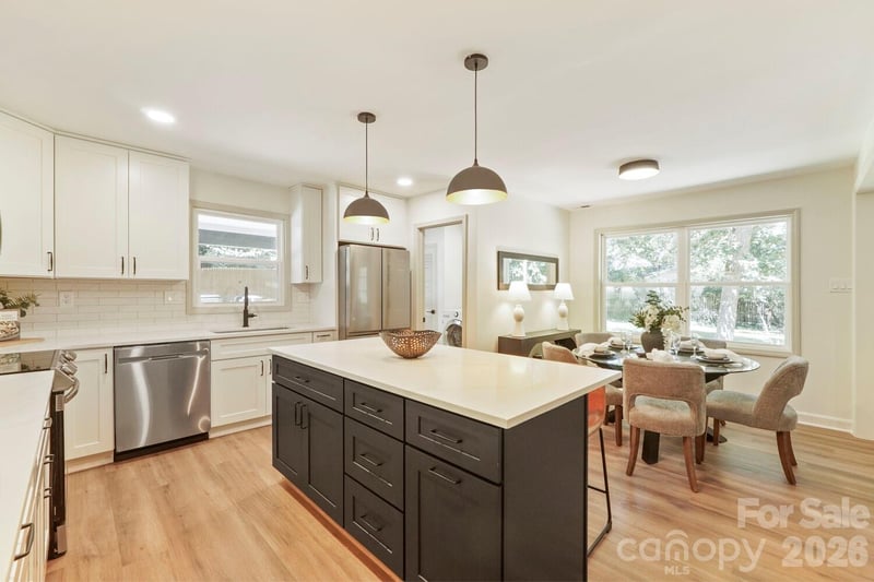 900 Burtonwood Cir, Charlotte, NC 28212