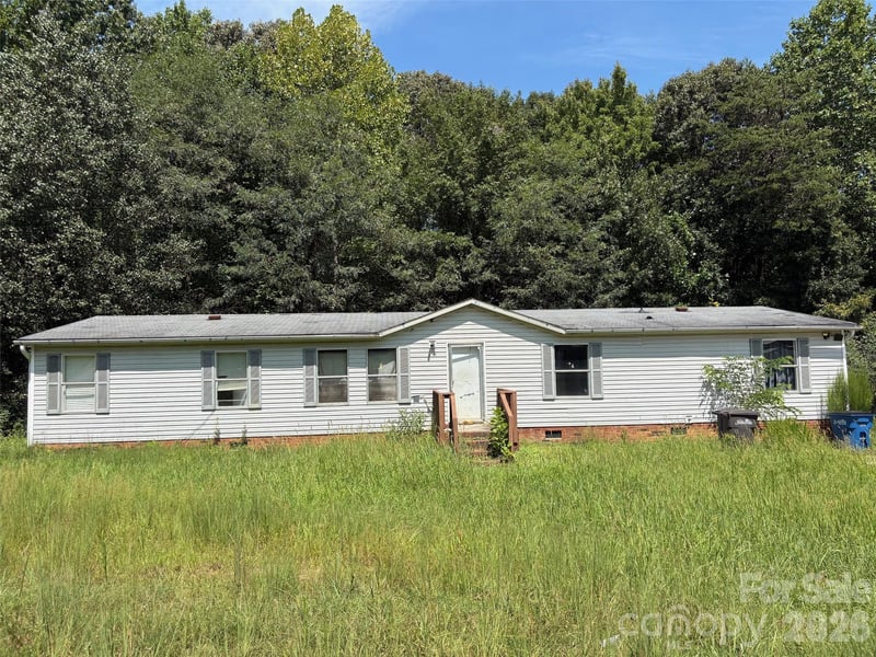 317 Forest Hollow Dr, Statesville, NC 28677