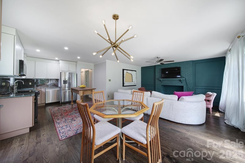 3335 Dunaire Dr, Charlotte, NC 28205