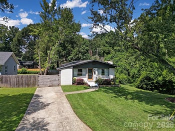 3335 Dunaire Dr, Charlotte, NC 28205