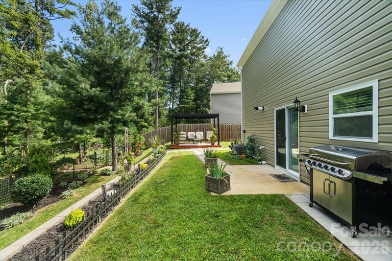 333 Oak Branch Rd, Arden, NC 28704