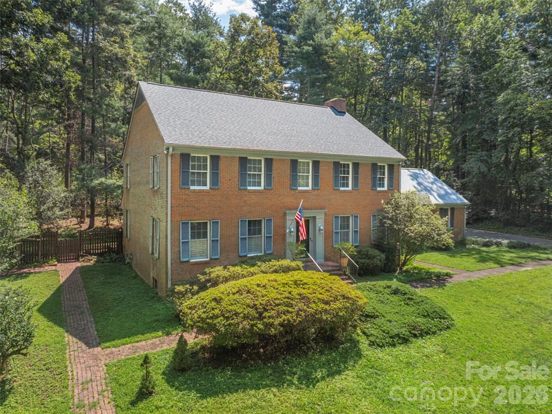 200 Heathcote Rd, Hendersonville, NC 28791