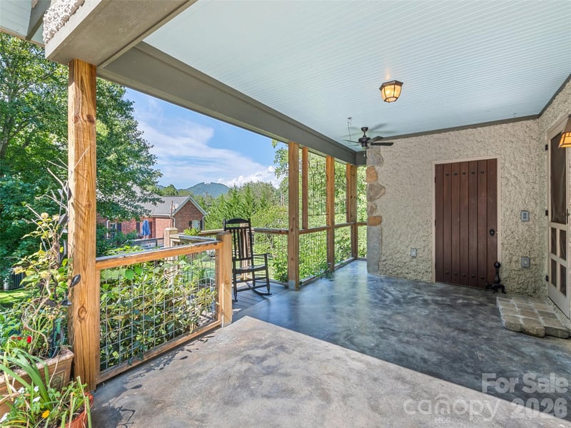 379 Holston Village Rd, Waynesville, NC 28786