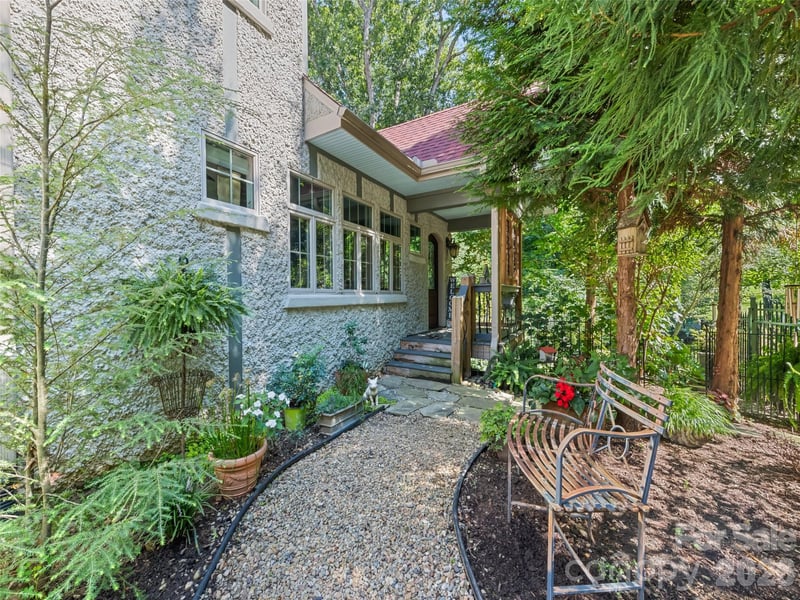 379 Holston Village Rd, Waynesville, NC 28786