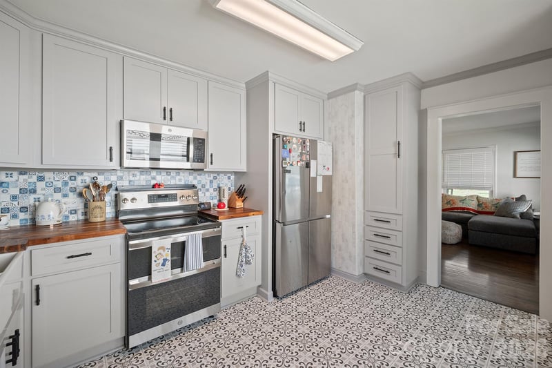 500 N Elm St, Cherryville, NC 28021