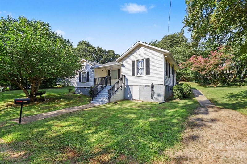 2878 Millstone Dr, Gastonia, NC 28054
