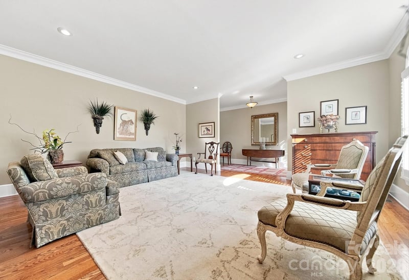 1515 8th St NW, Hickory, NC 28601