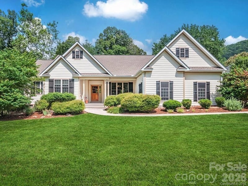 122 Twin Courts Dr, Weaverville, NC 28787