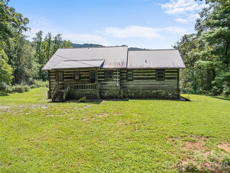 831 Qualla Rd, Waynesville, NC 28785