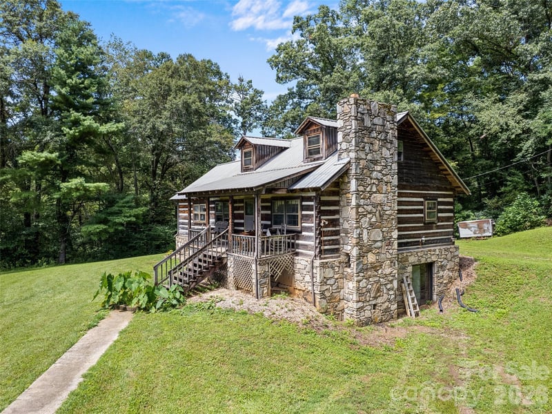 831 Qualla Rd, Waynesville, NC 28785