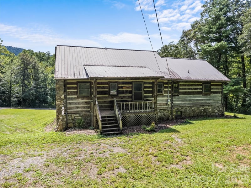 831 Qualla Rd, Waynesville, NC 28785