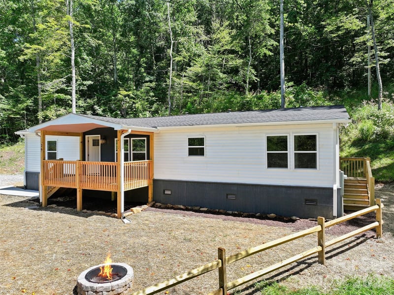 26 Lancelot Loop, Canton, NC 28716